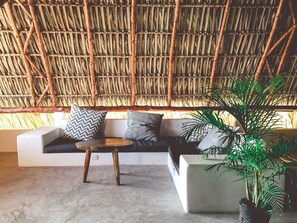 Gác truyền thống, quang cảnh biển | Phòng khách