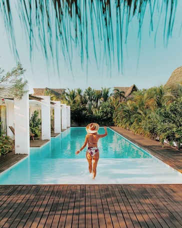 Outdoor pool. Swell Surf & Lifestyle Hotel