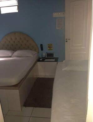 Blackout drapes, iron/ironing board, free WiFi, bed sheets - Hotel Roma (Manaus)
