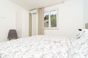 3 Schlafzimmer, Zimmersafe, Schreibtisch, Bügeleisen/Bügelbrett