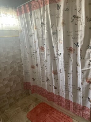 Towels, soap, shampoo, toilet paper - Beautiful 3 bedroom modern home  (Georgetown)