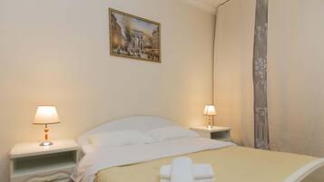2 bedrooms, iron/ironing board, WiFi, bed sheets