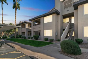 Exterior - Modern Condo Near Kierland Commons and Scottsdale Quarter! (Scottsdale)
