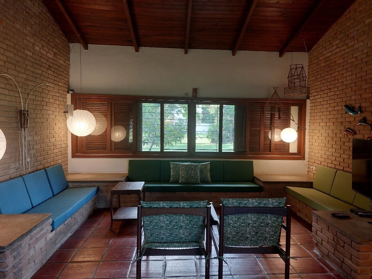 TV, mesa de pingue-pongue