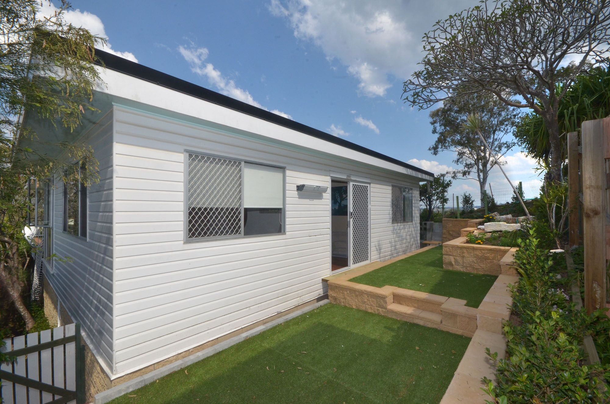 A house with a view and a seabreeze - a home in the trees where the birds sing! — image 9