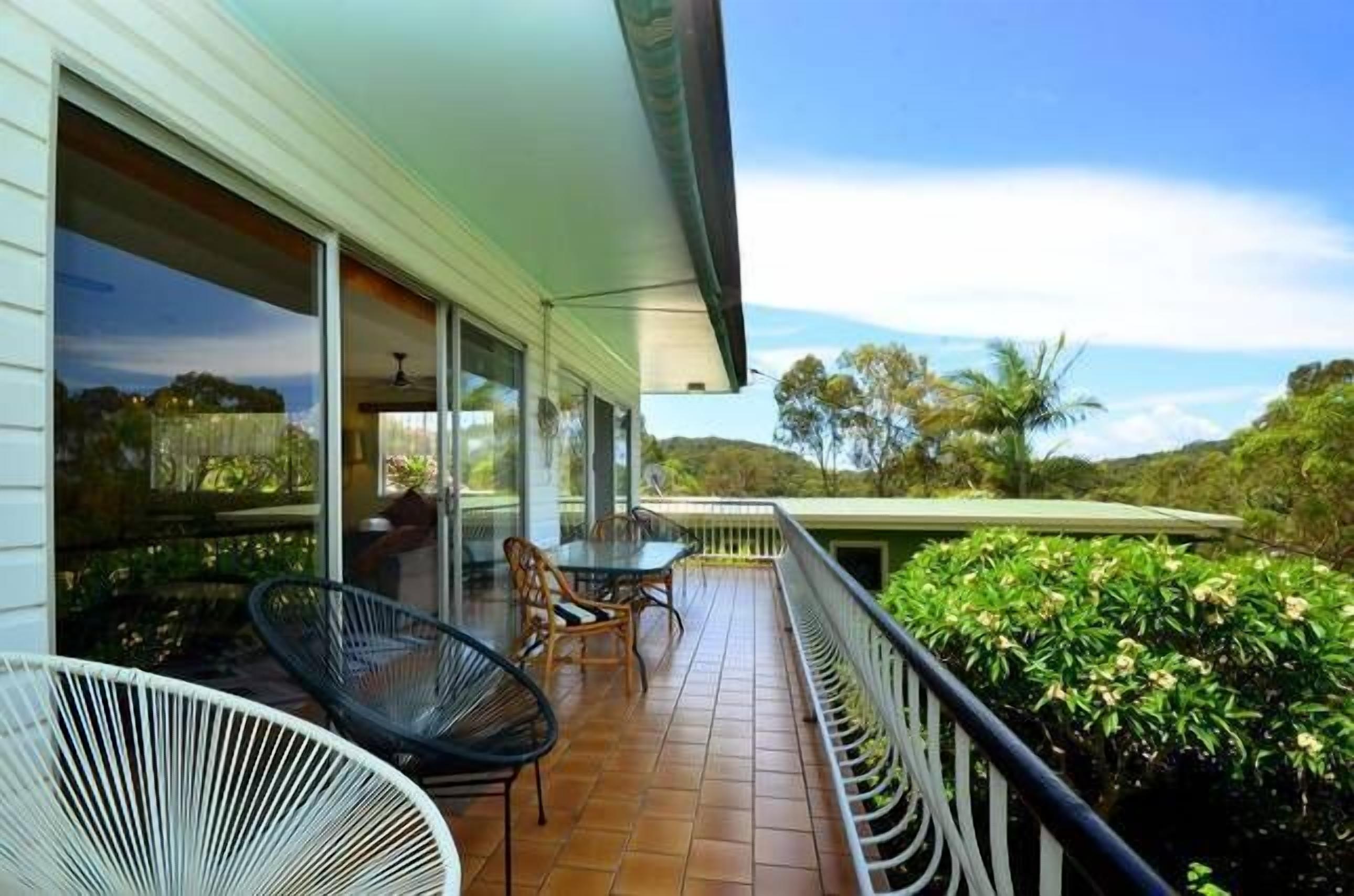 A house with a view and a seabreeze - a home in the trees where the birds sing! — image 7