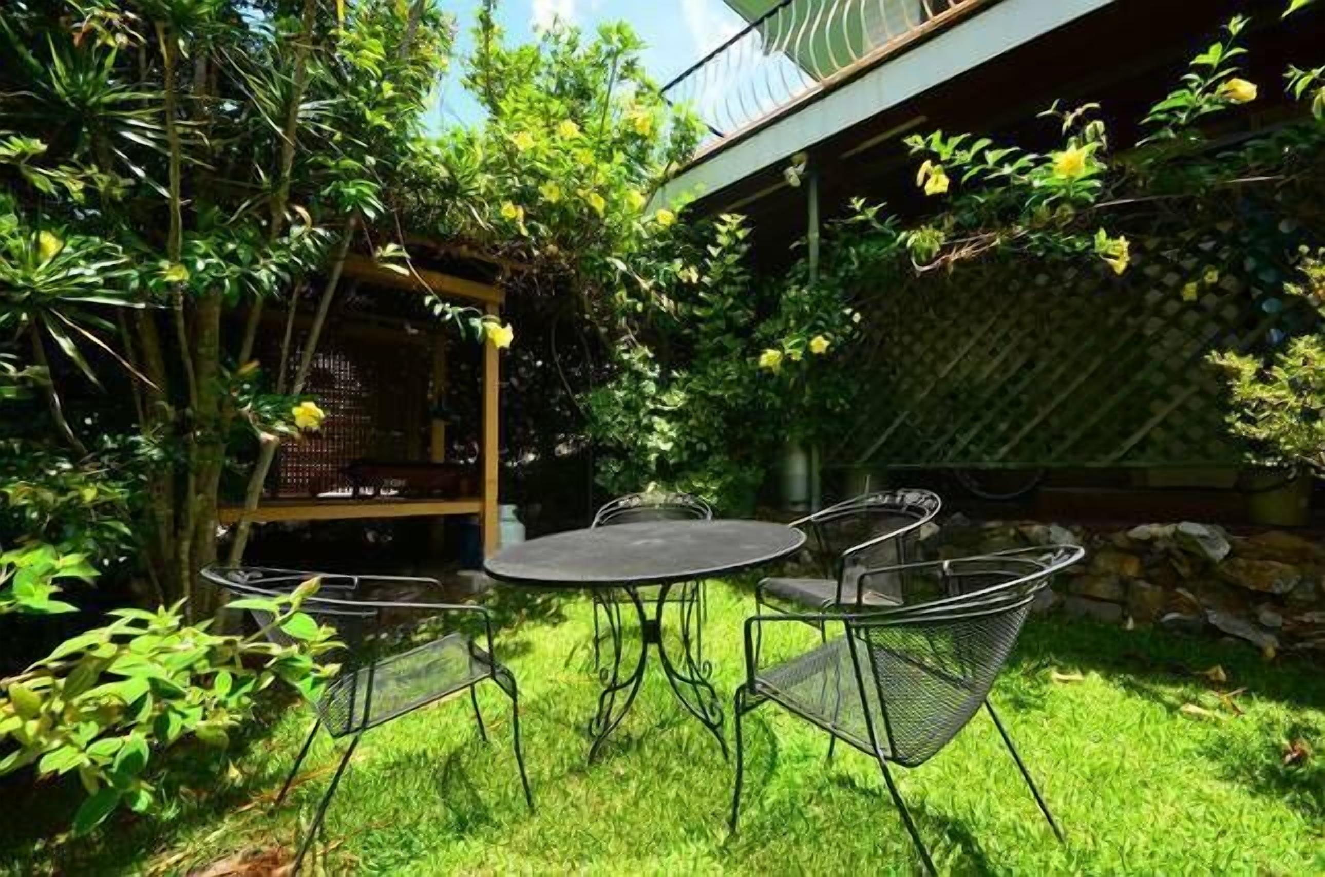 A house with a view and a seabreeze - a home in the trees where the birds sing! — image 10