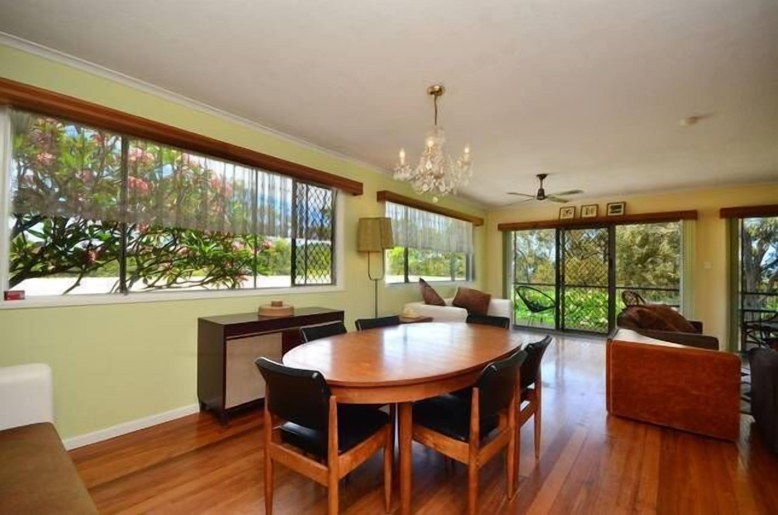 A house with a view and a seabreeze - a home in the trees where the birds sing! — image 8