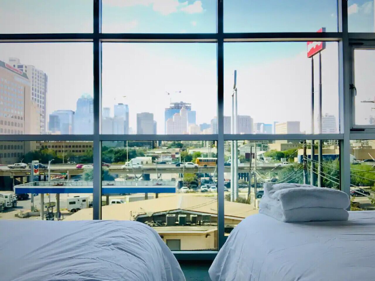 5 عدّة غرف نوم ومكتب ومكواة/لوح كي وسرير سفر