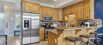 Private Hot tub, 10 min to Snowbasin Resort LS 31