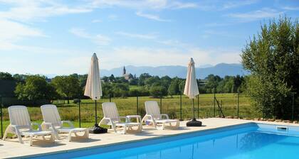 Luxury gite with large pool and stunning mountain views. Sleeps up to 5