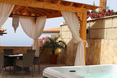 Beautiful Villa with Ocean & Mountain views 3 Beds 2 Bath High Speed WiFi