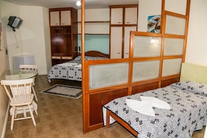 Quadruple Room | Minibar, free WiFi, bed sheets