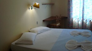 Chambre (Kitnet) | Minibar, accès au Wi-Fi (inclus), literie fournie