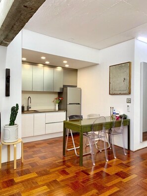 N3 Seoul | Living area | Flat-screen TV - N3 Seoul (Seoul)