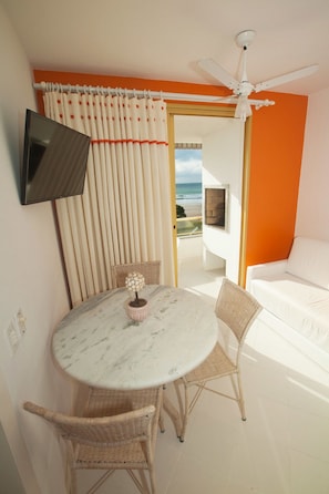 Double Room, Sea View | In-room dining - Entremares Residence (Florianópolis)