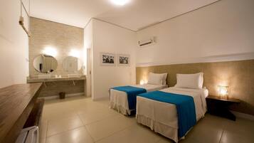 Frigobar, ferros/tábuas de passar roupa, Wi-Fi de cortesia