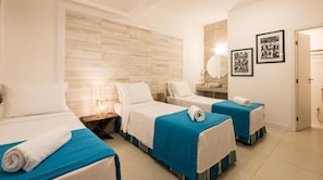 Quarto família, várias camas, para não fumantes | Frigobar, ferros/tábuas de passar roupa, Wi-Fi de cortesia