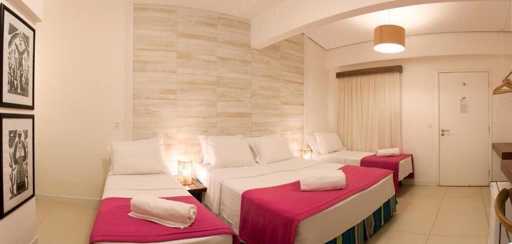 Quarto família, várias camas, para não fumantes | Frigobar, ferros/tábuas de passar roupa, Wi-Fi de cortesia