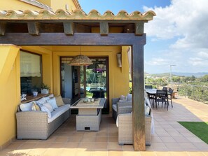Outdoor dining - Holiday rental villa with swimming pool in Begur, Centre (Begur)