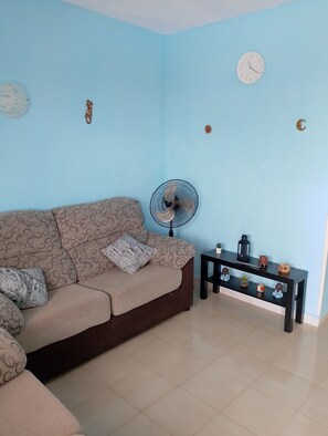 Smart TV, table tennis