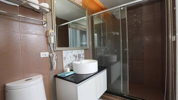Standard Double Room | Bathroom shower