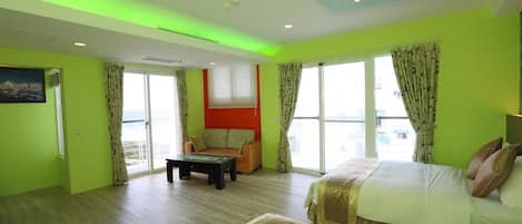 Quarto quádruplo standard | Escrivaninha, quartos à prova de som, Wi-Fi de cortesia, roupa de cama