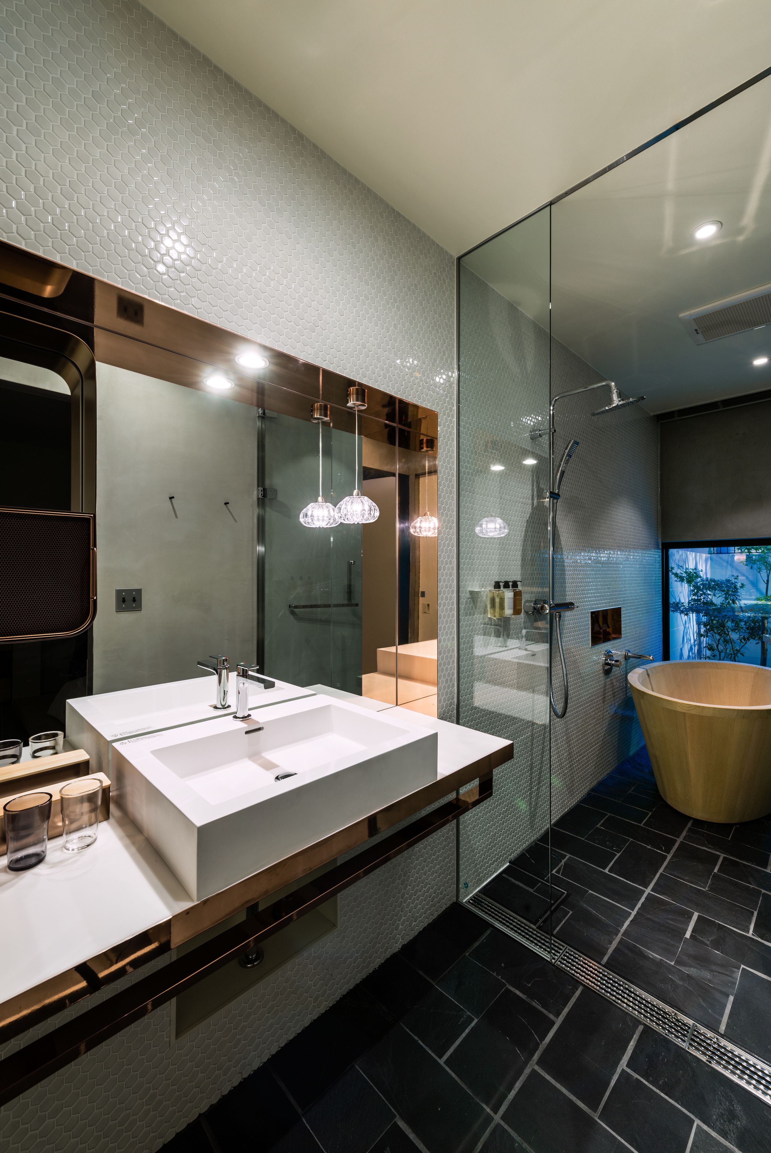 south wing garden view twin room (30 square meters) | bathroom sink