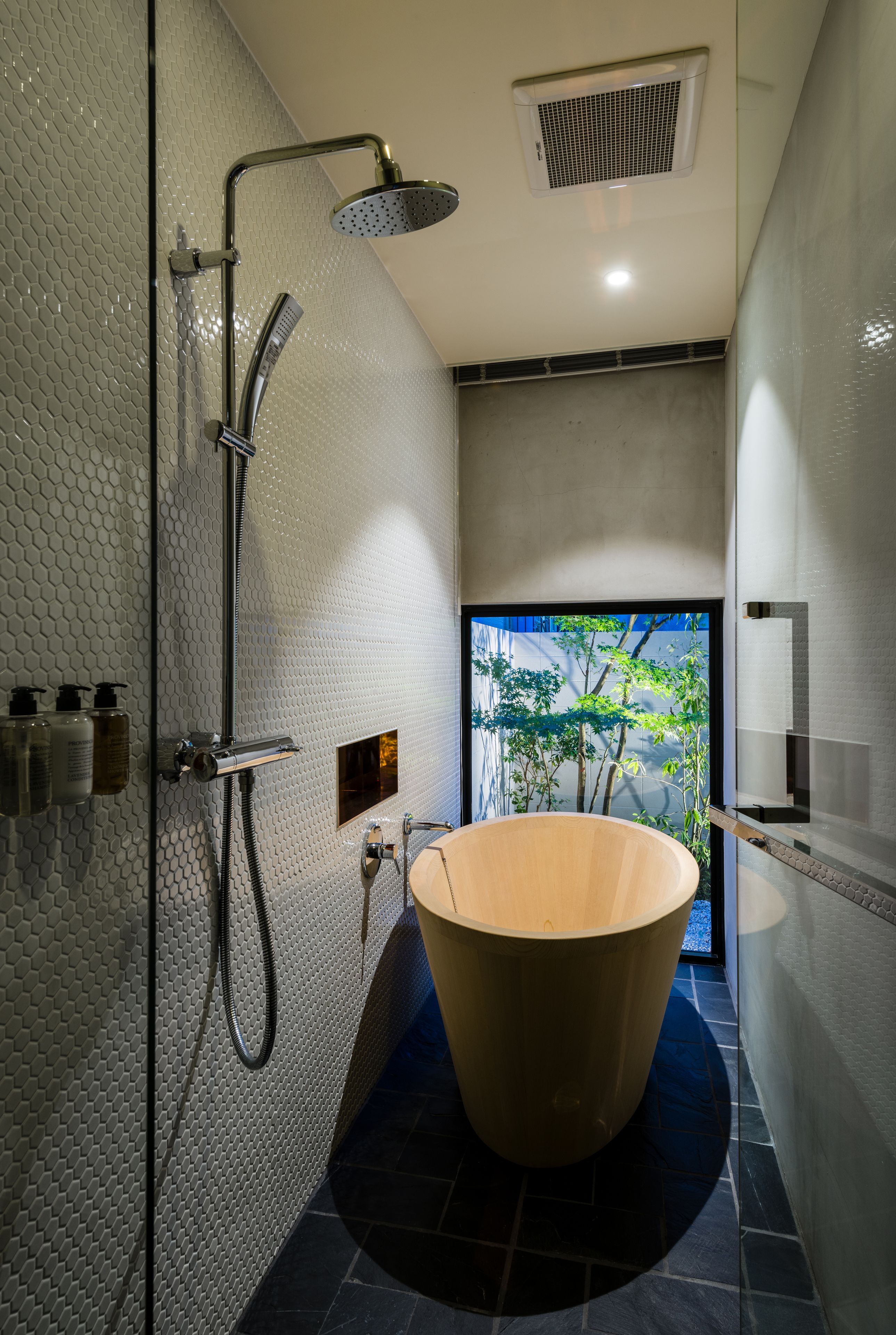 south wing garden view twin room (30 square meters) | bathroom | free toiletries, hair dryer, slippers, electronic bidet