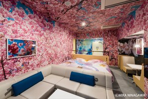 Photographer and Film Director Mika Ninagawa Twin Room with Cypress Wood Bathtub | Desk, blackout curtains, iron/ironing board, free WiFi - Hotel Anteroom Kyoto (Kyoto)