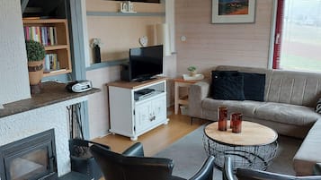 Smart-TV, Kamin, DVD-Player, Tischtennisplatte