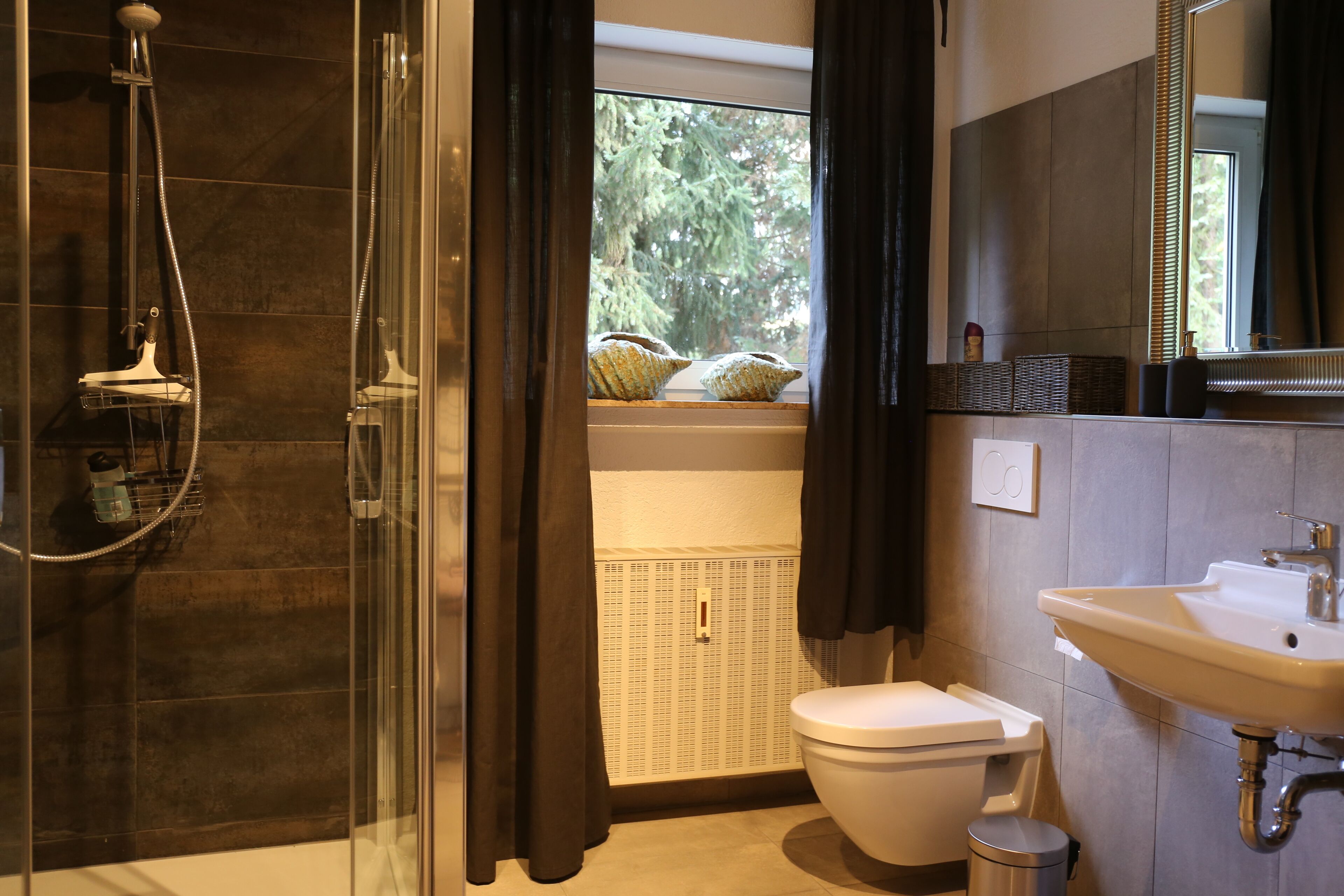 シャワー、ヘアドライヤー、タオル、石鹸