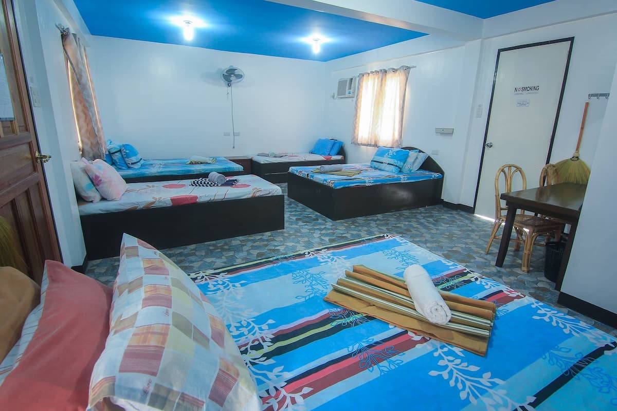 backpacker room for 6 | soundproofing, bed sheets, wheelchair access