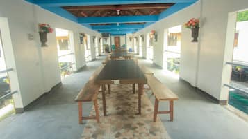 供應早餐、午餐、晚餐;菲律賓菜