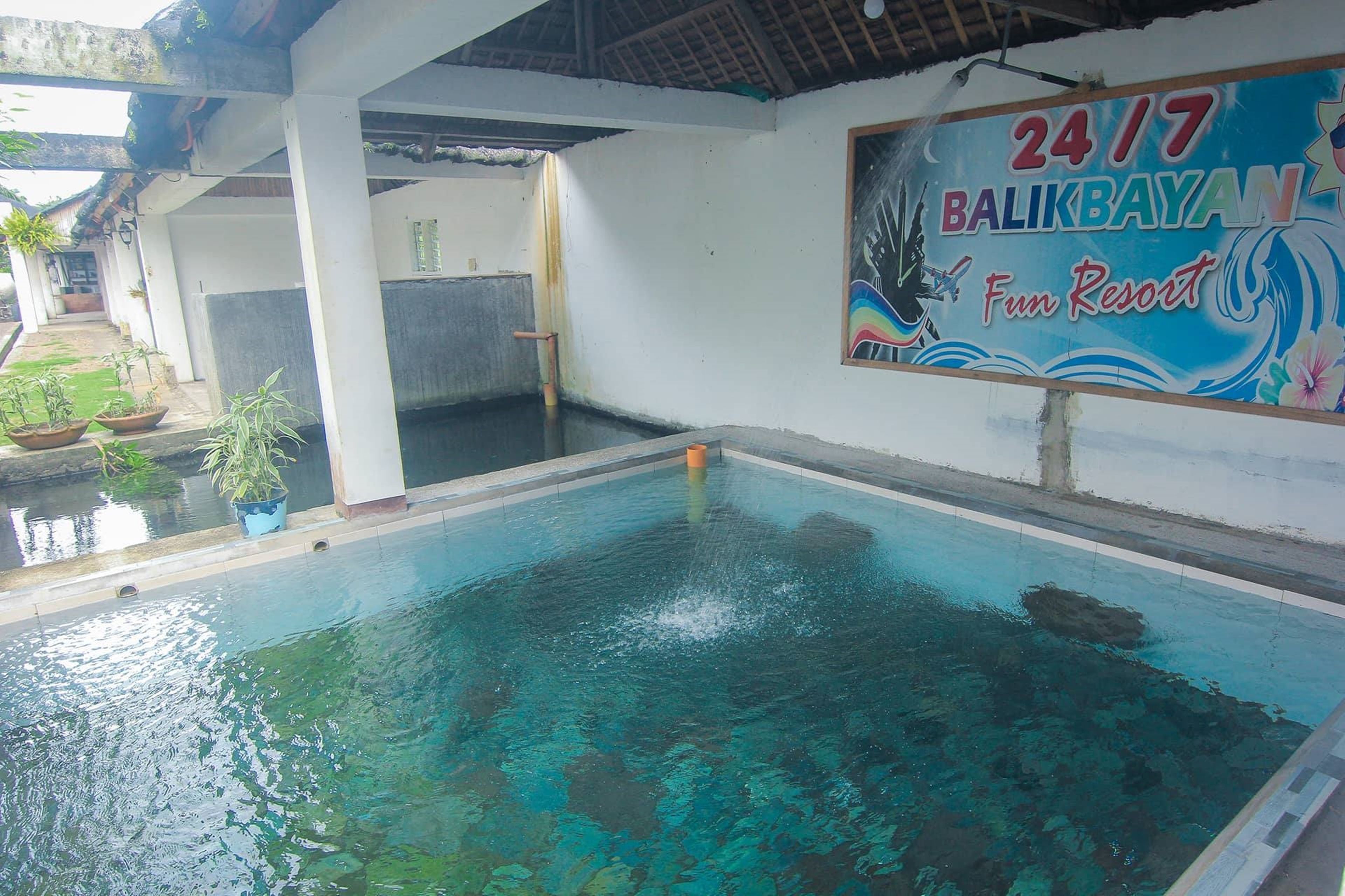 4 indoor pools, 2 outdoor pools