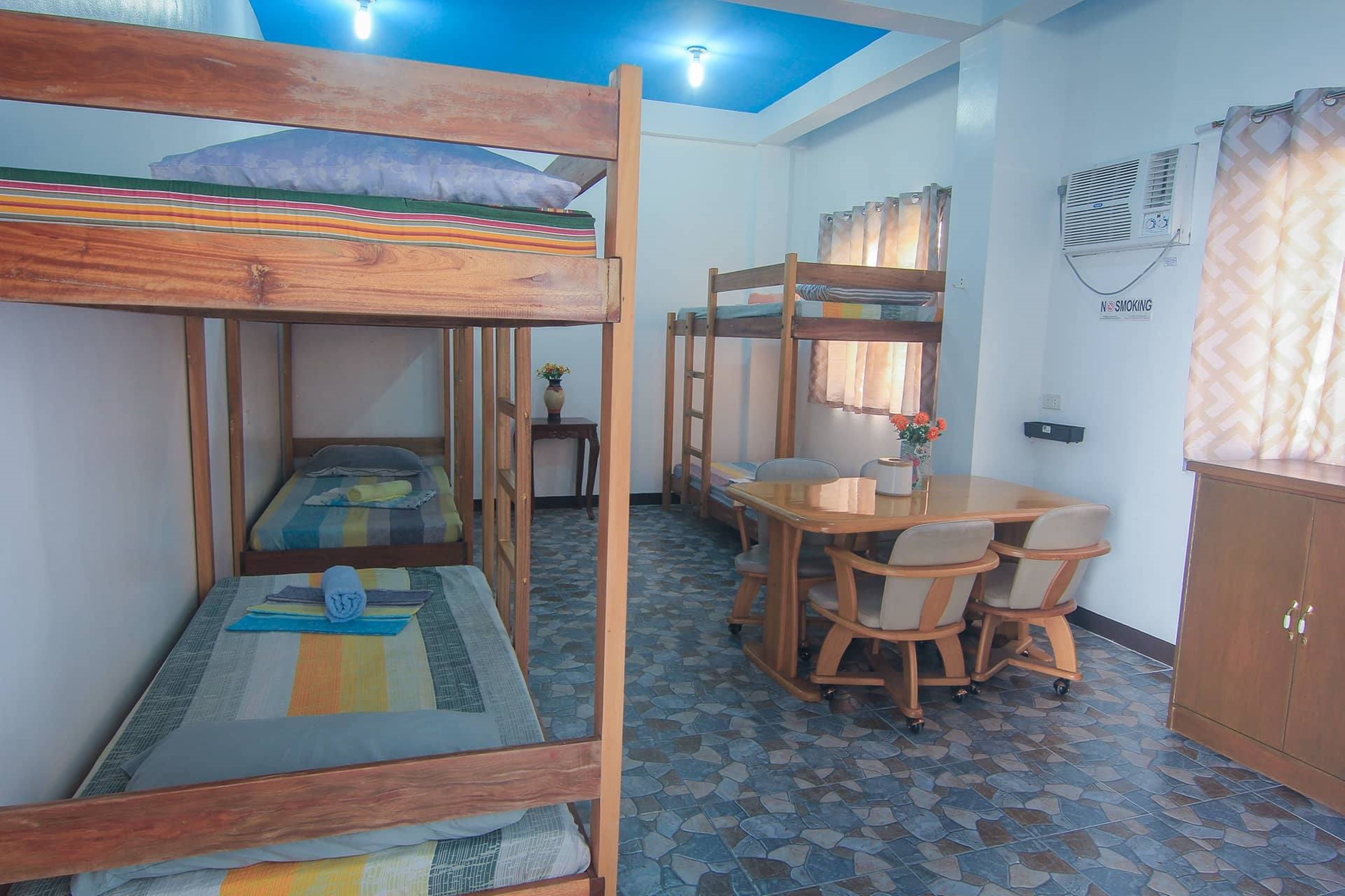 backpacker room for 6 | soundproofing, bed sheets, wheelchair access