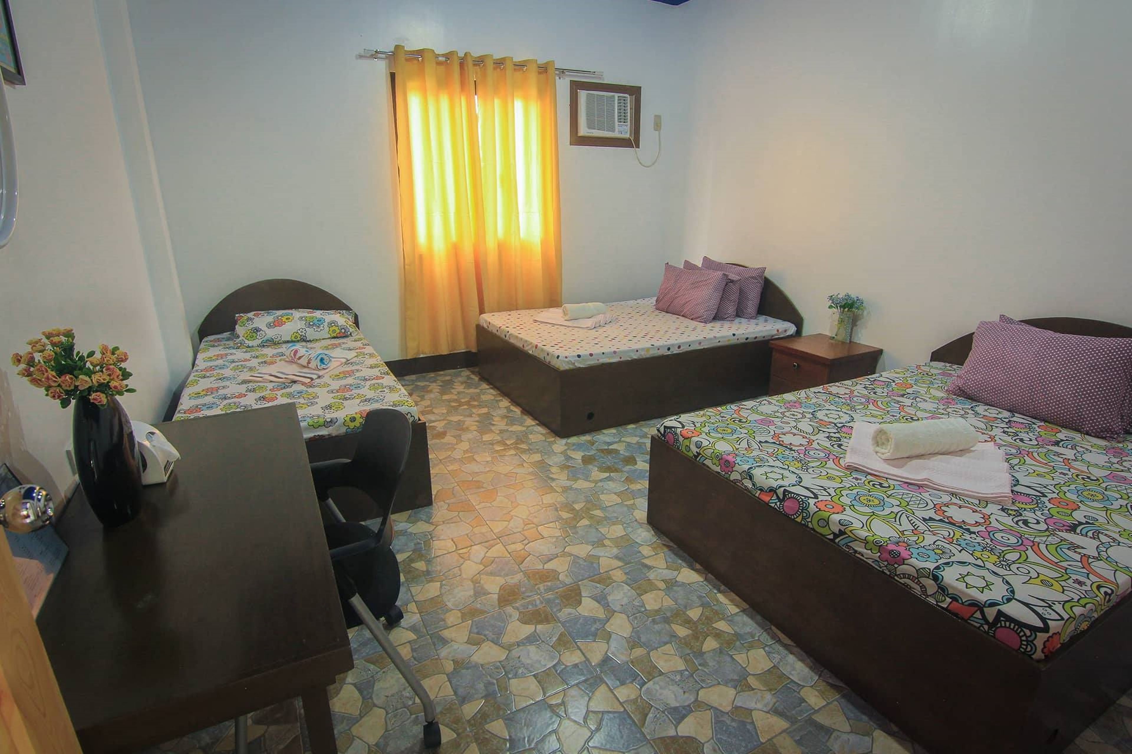 backpacker room for 6 | soundproofing, bed sheets, wheelchair access