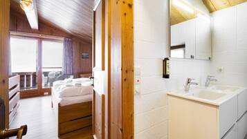 Bügeleisen/Bügelbrett, kostenloses WLAN, Bettwäsche