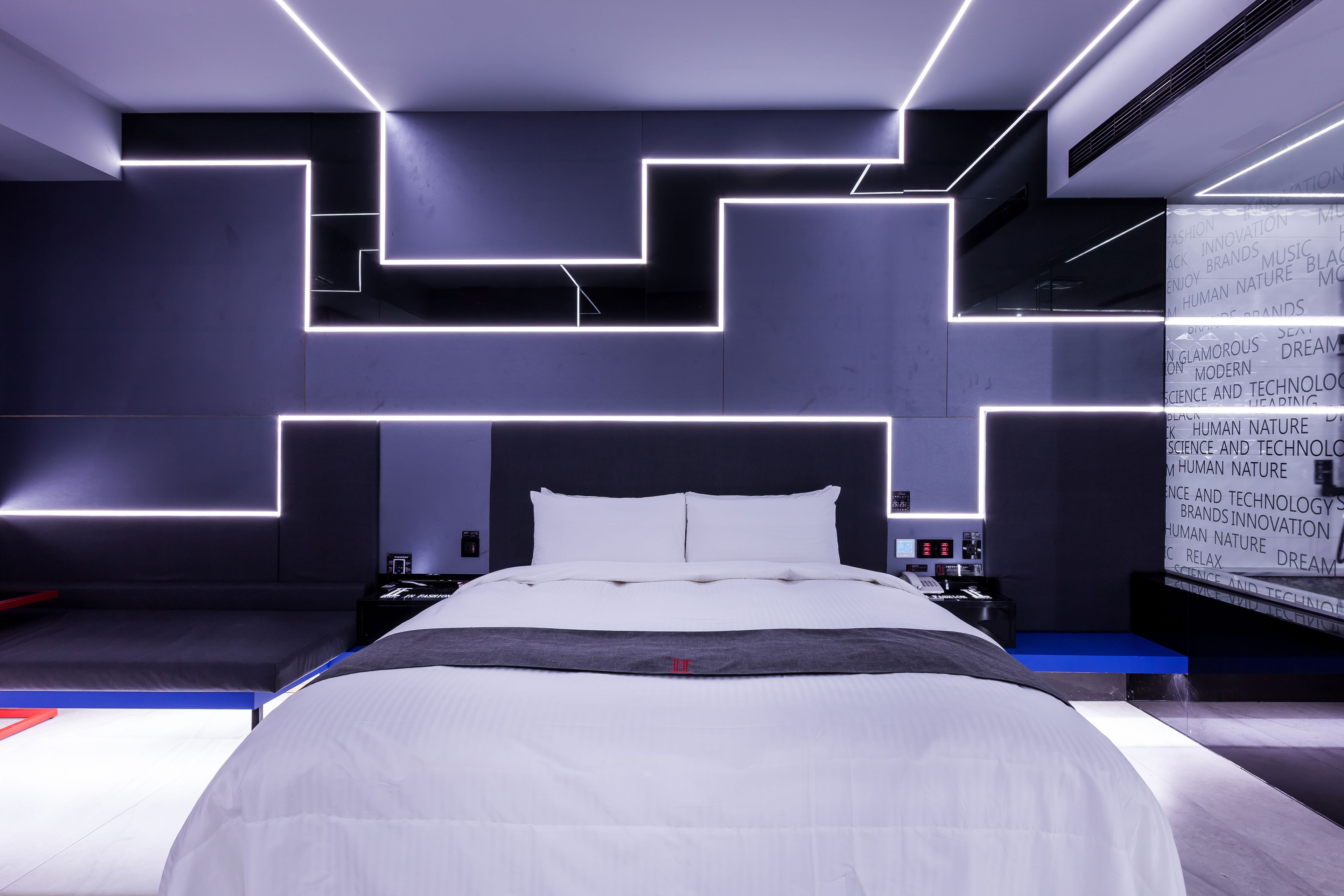 deluxe double room (spa) | down duvets, pillow-top beds, free minibar, desk