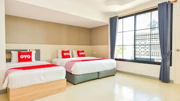 Deluxe Triple Room | Desk, free WiFi, bed sheets