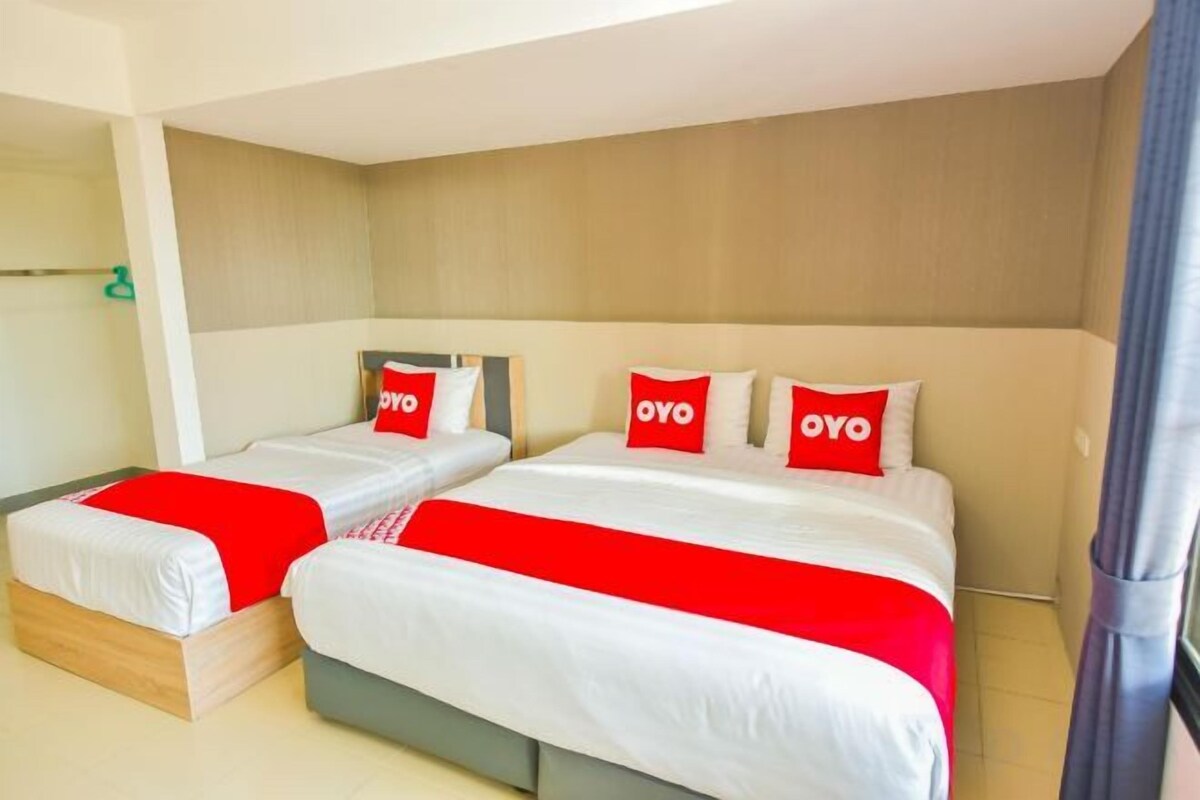 Escritorio, wifi gratis, ropa de cama