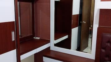 ๋ฒ ์ด์ง ์ํํธ, ์นจ์ค 2๊ฐ | ๊ฐ์ค ๋ด ํธ์ ์์ค/์๋น์ค