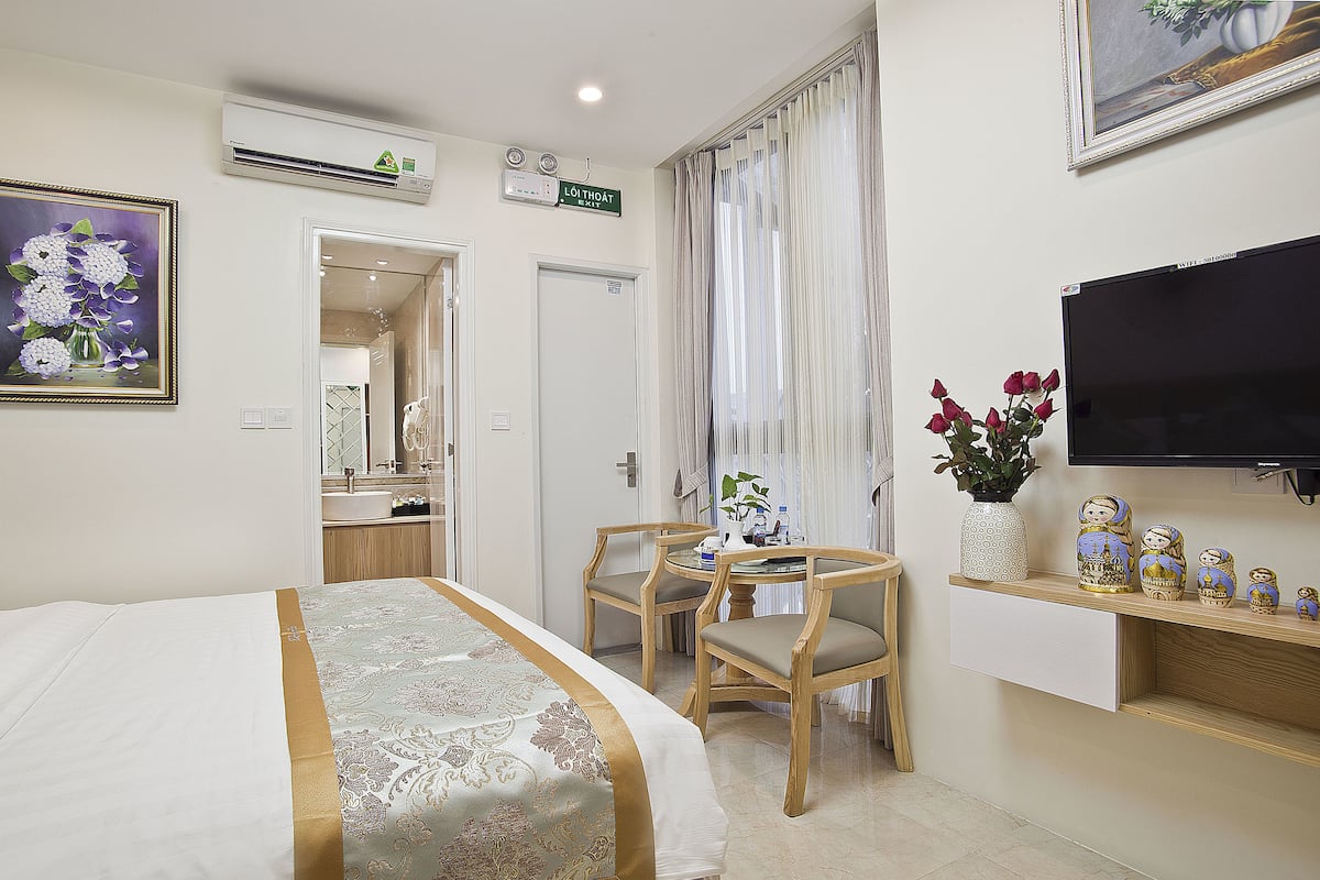 Kamar Double Superior, pemandangan kota | Seprai premium, minibar, brankas, dan meja kerja