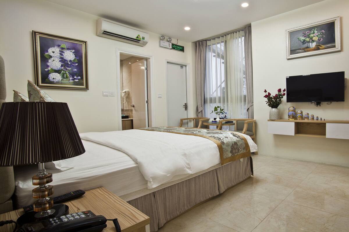 Premium bedding, minibar, in-room safe, desk