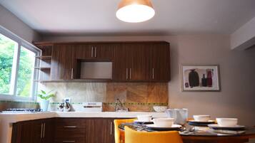 Suite, 3 Bedrooms, Non Smoking, 2 Bathrooms | Private kitchenette