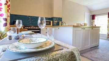 Cottage | Private kitchen | Cookware/dishes/utensils