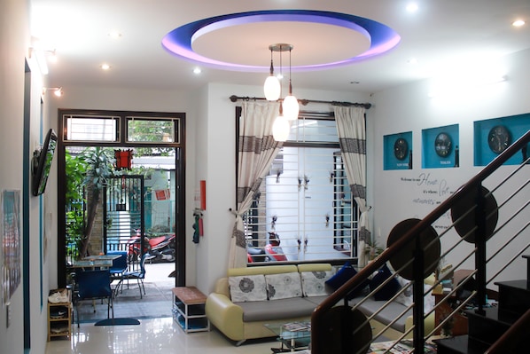 Coin salon dans le hall