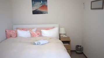 Kamar Double Basic | Makan di kamar