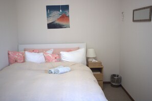 Basic Double Room | In-room dining