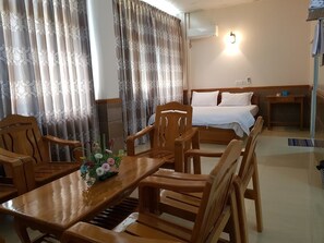 In-room safe, free WiFi, bed sheets